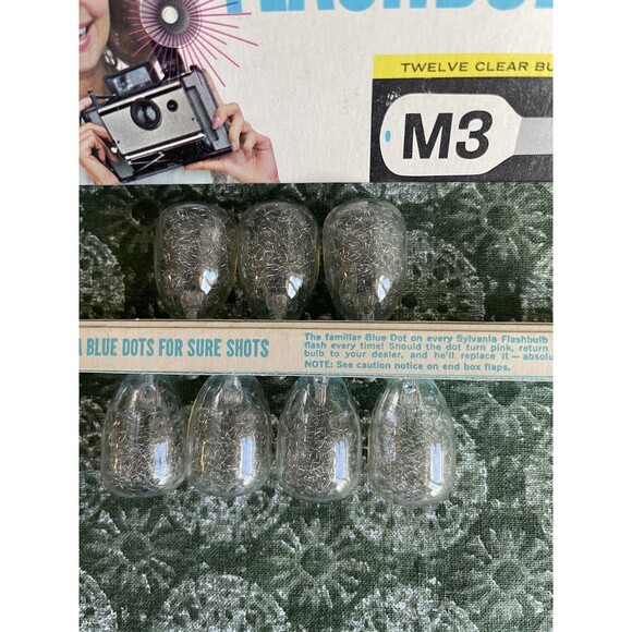 Vintage Lot Of 7 Sylvania Blue Bulbs Dot Flashbulbs M2B NOS With Original Box - Picture 2 of 3